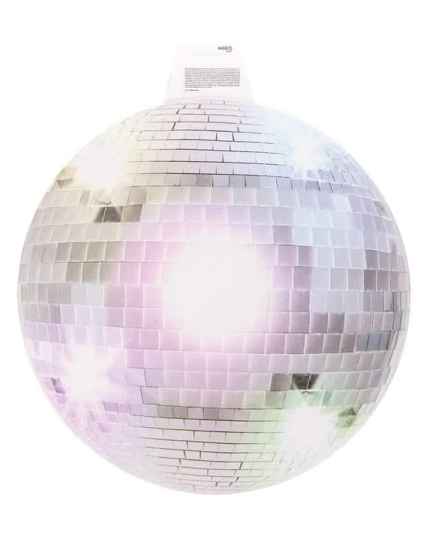 Čelný pohľad na striebornú nástennú dekoráciu disco guľa