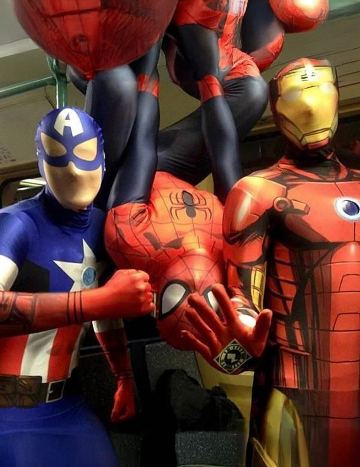 Uvedenie do situácie s ostatnými superhrdinovia klasického kostýmu Captain America™ Morphsuits™