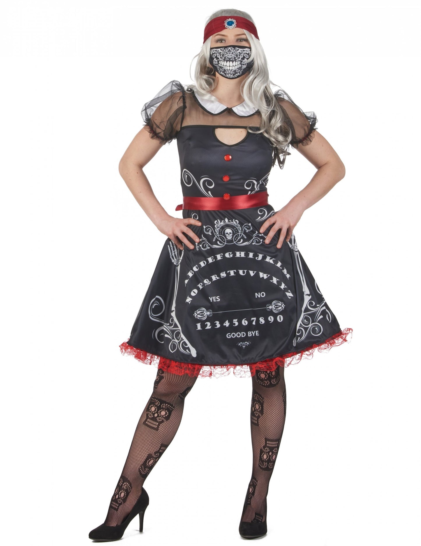 Diseuse dobrej čiernej a bielej ženy dobrodružná žena