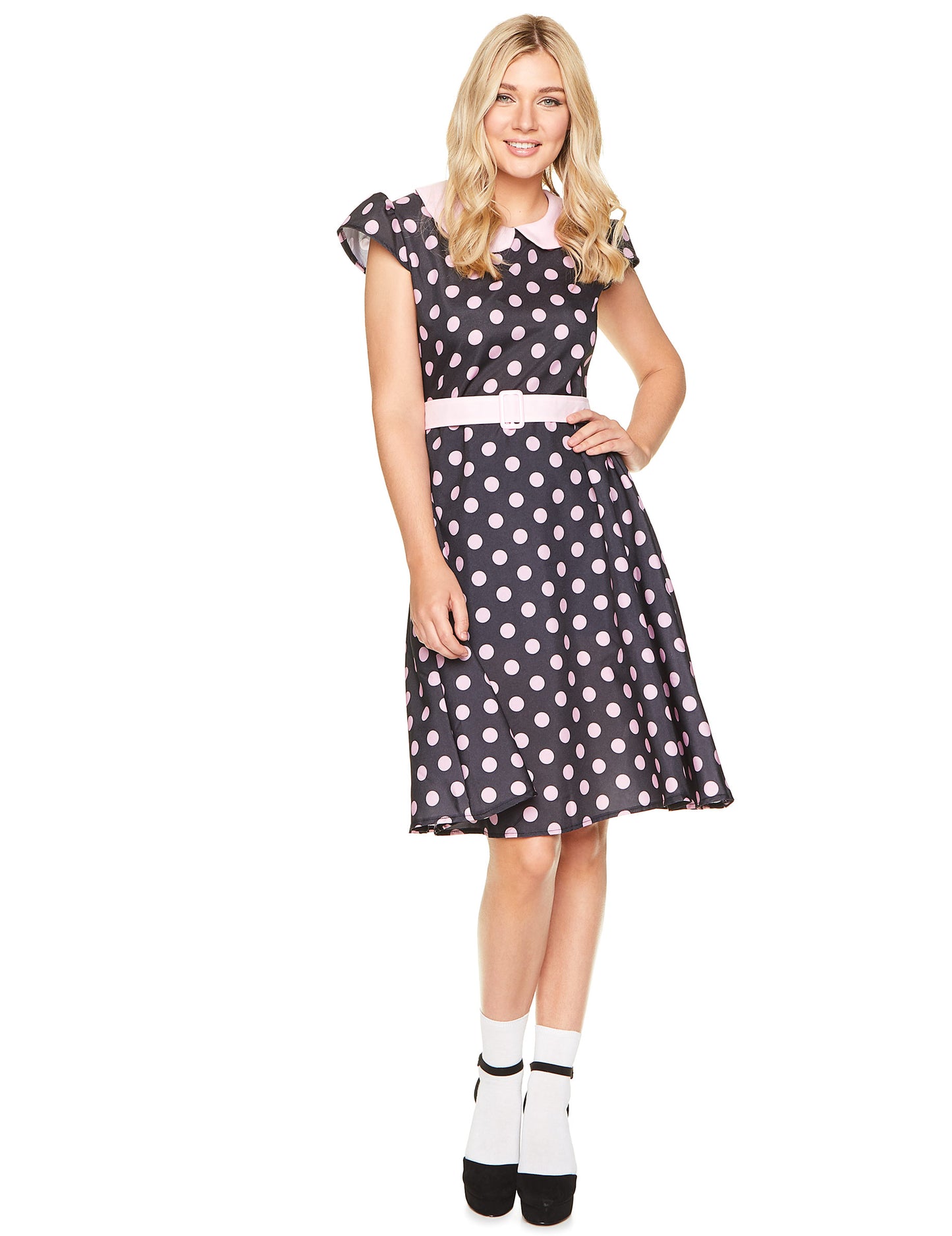 Kostým z 50. rokov s ružovým hráškom žien