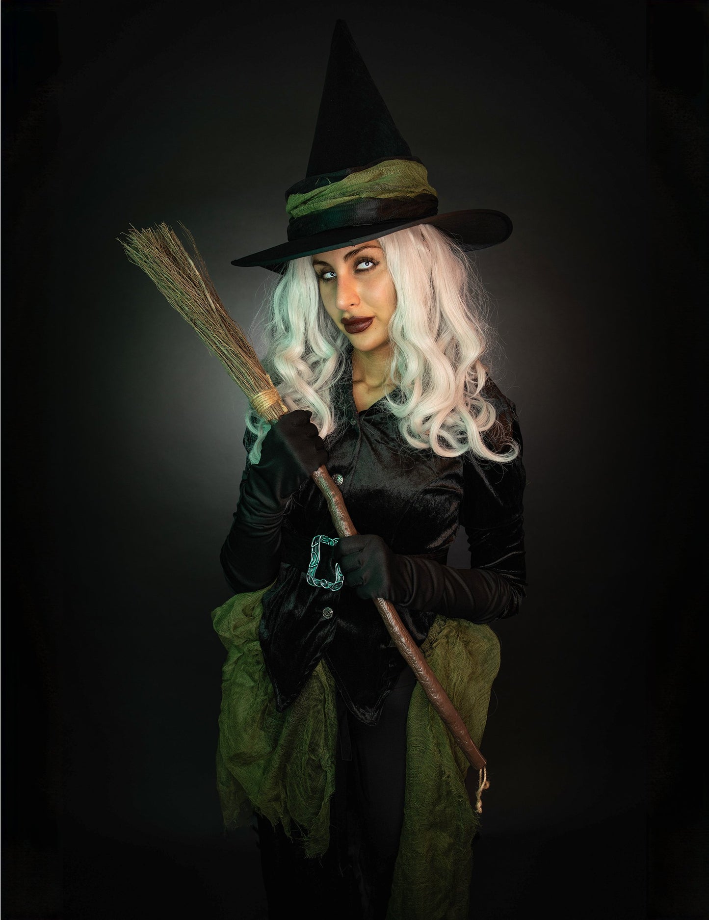 Maskovanie gotickej čarodejnice pre dospelých