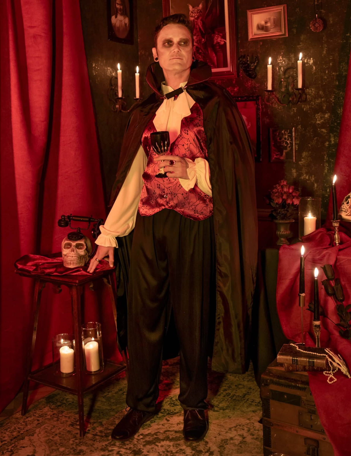 Maskovanie červeného upíra Halloween
