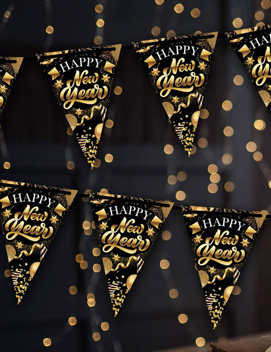 Gros plan sur les fanions de la guirlande à fanions en carton Happy New Year