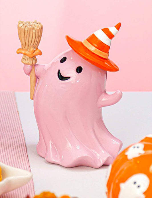Dekoratívny duch Summerween z živice s pastelovo ružovou metlou 12,3 x 8,8 x 15 cm