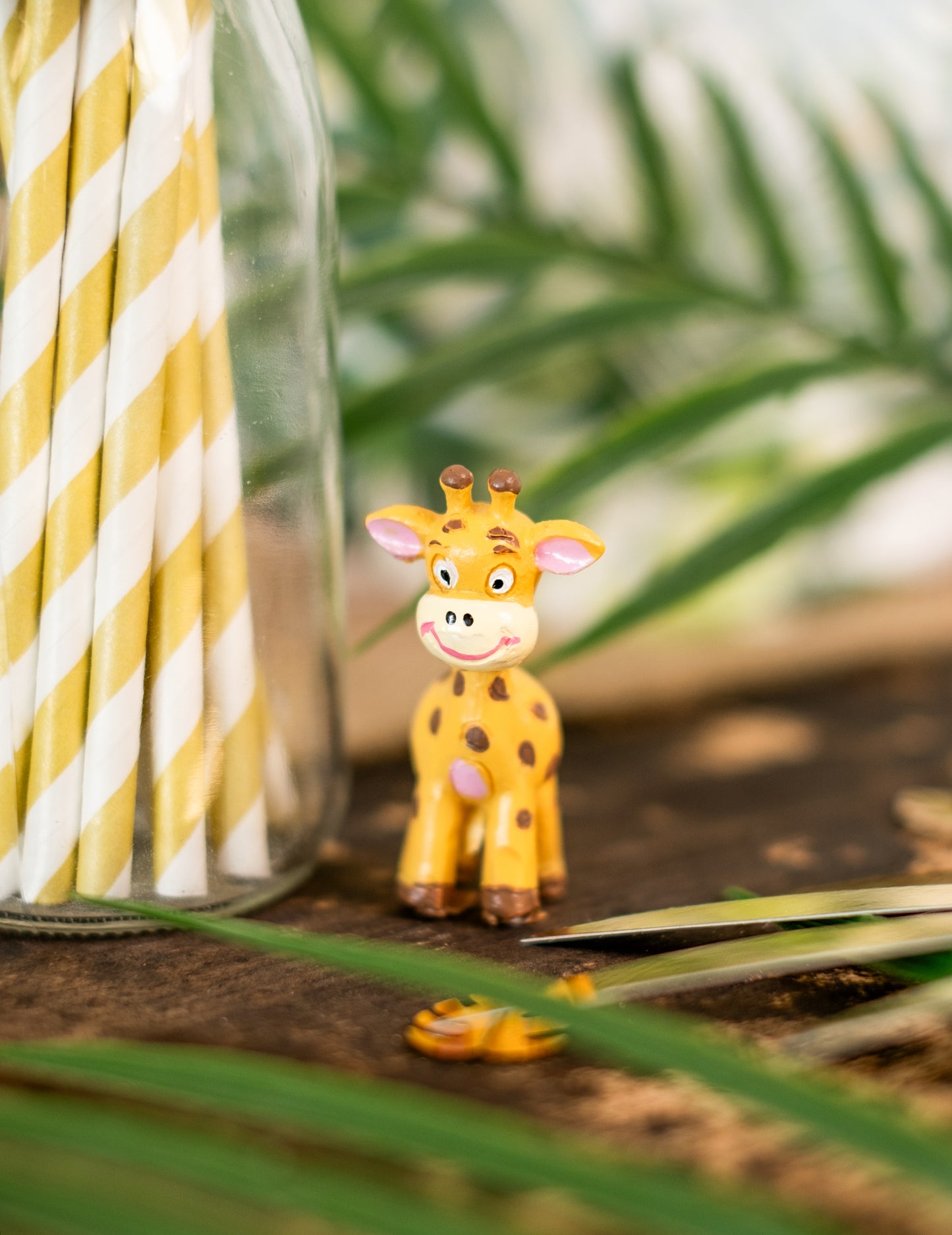 Figúrka žirafy zo živice 3 cm 3x cm safari téma