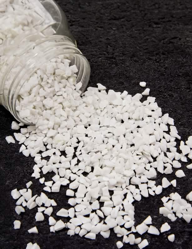 Dekoratívne biele kamienky na oslavu 2-4 mm