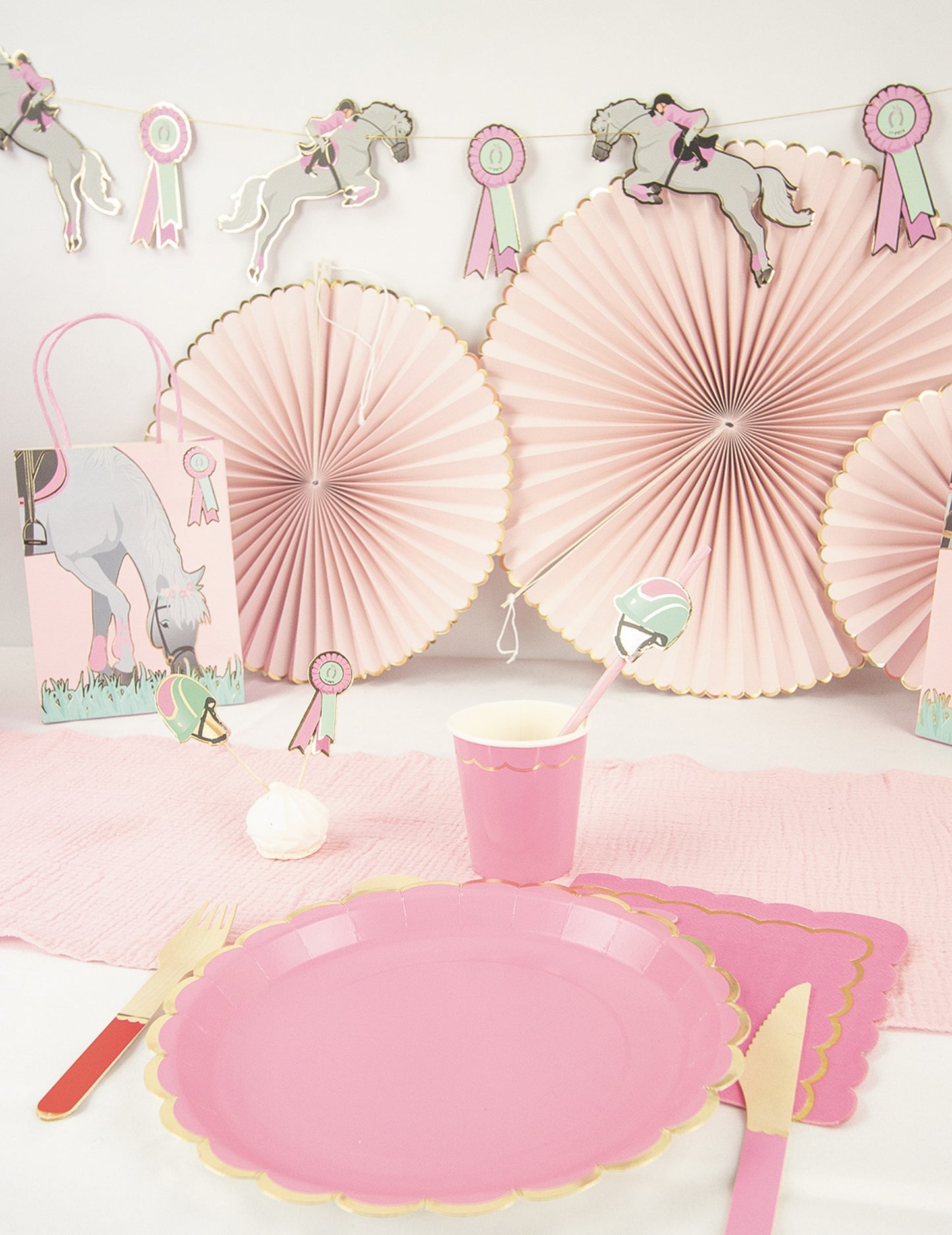 3m kartónová girlanda s koňmi na narodeniny pri jazde na koni