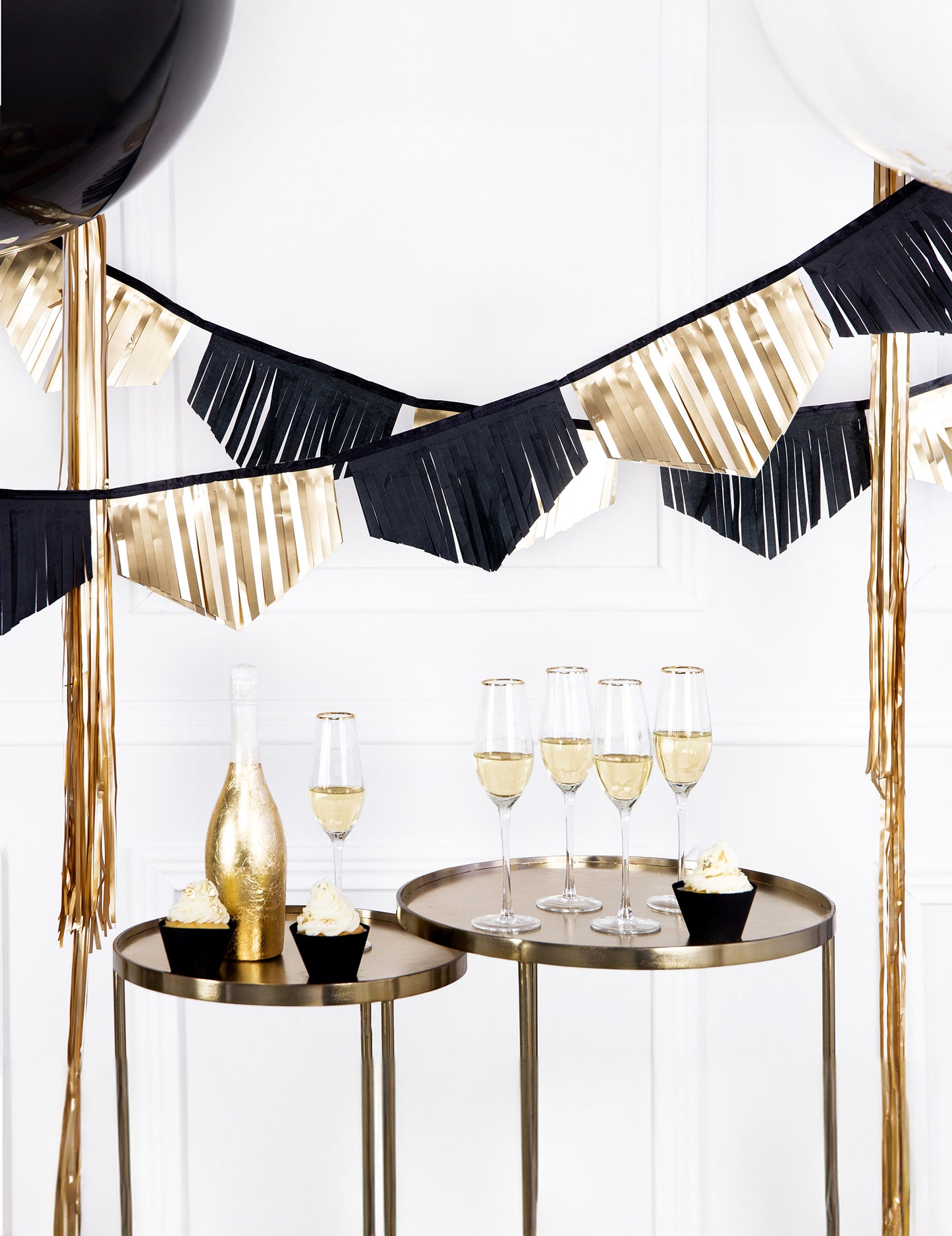 Čierna a zlatá strapca papier Girland 3 m