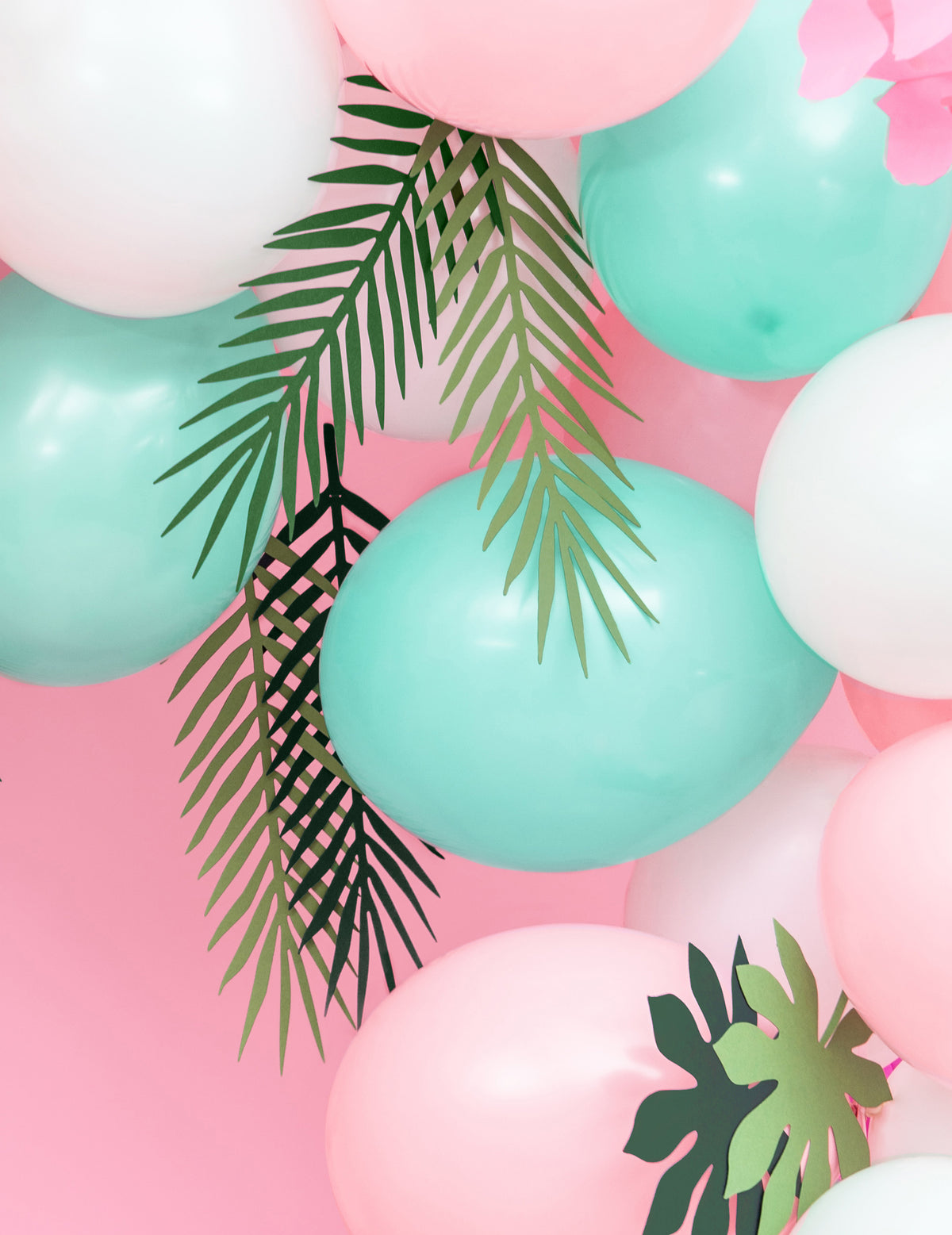 Detail palmových listov exotickej girlandy aloha
