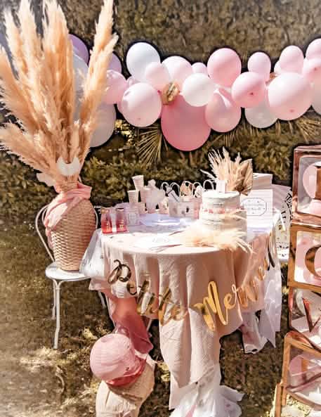 Inscenovanie na stole girlandy Petit Merveille na baby shower