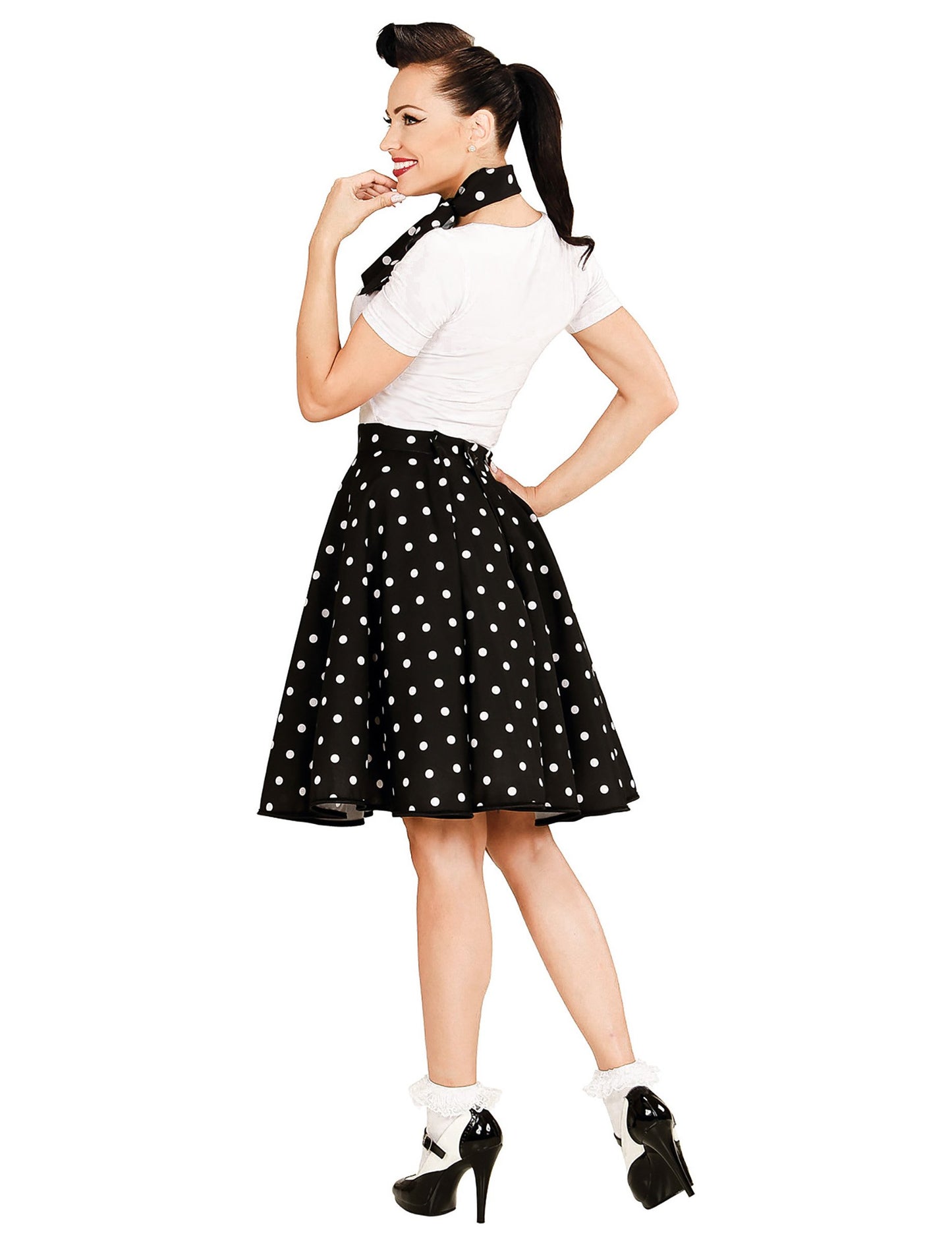 Čierna sukňa a šatka pre ženy z 50. rokov 20. storočia