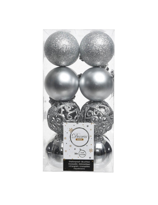 Vue de face de la boîte de boules de noël argentées aux effets variés