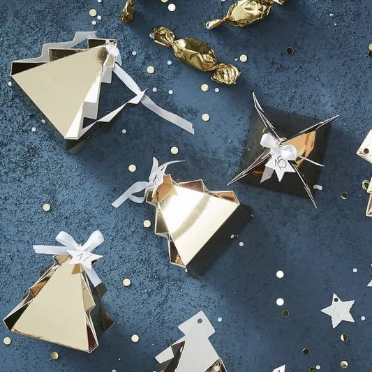 Détail des boîtes du kit calendrier de l'avent boîtes sapin à personnaliser doré avec étiquettes