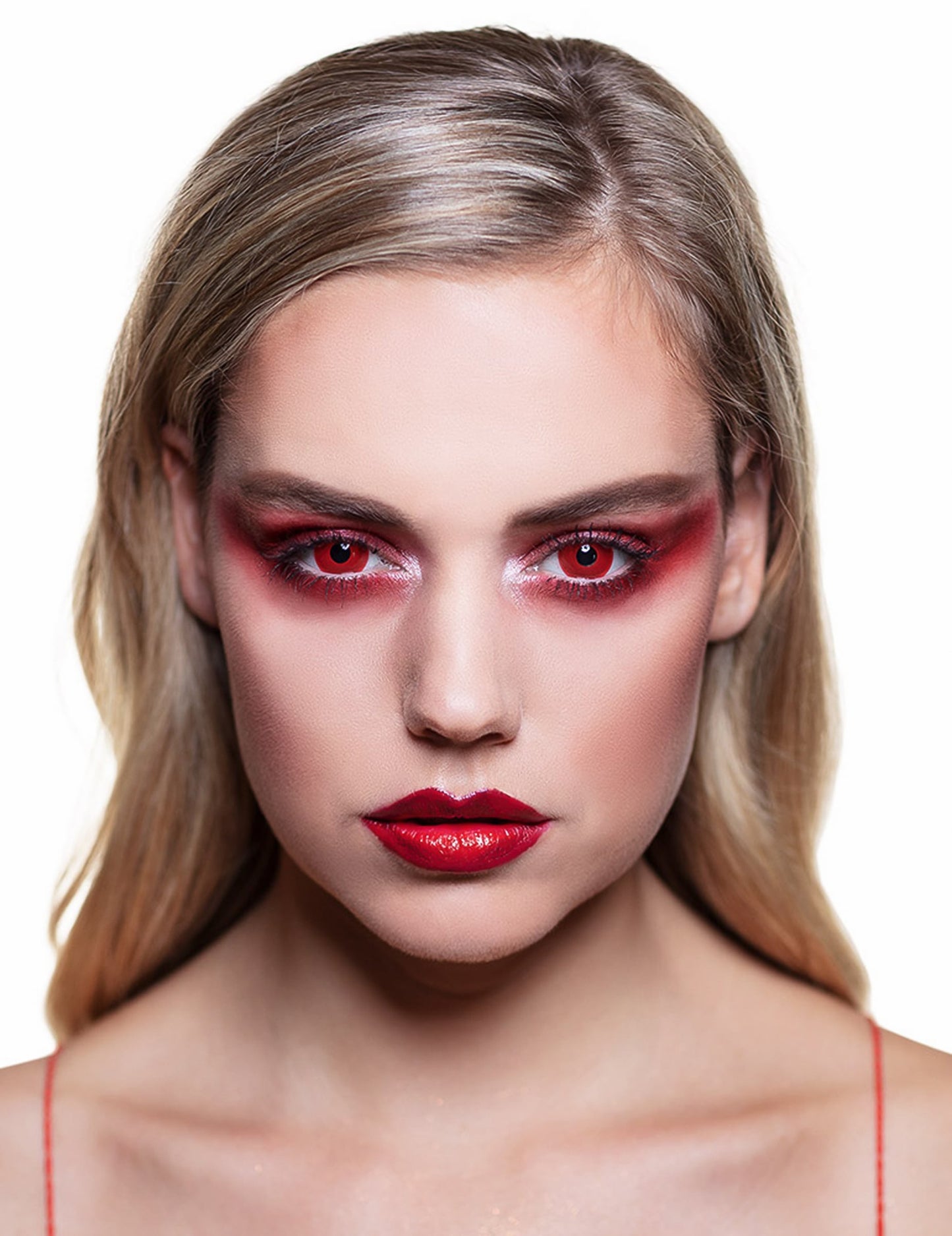 Vue de face des lentilles fantaisie oeil rouge pour adulte