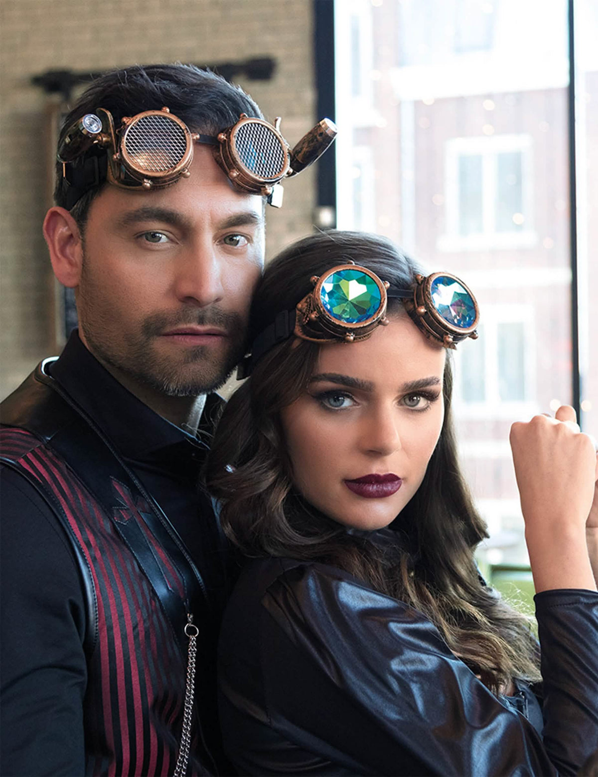 Zobrazenie párom okuliarov s prizmatickými sklami steampunk