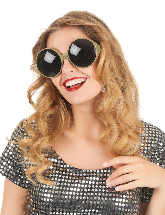 Vue de face portée des lunettes rondes paillettées pour adulte or