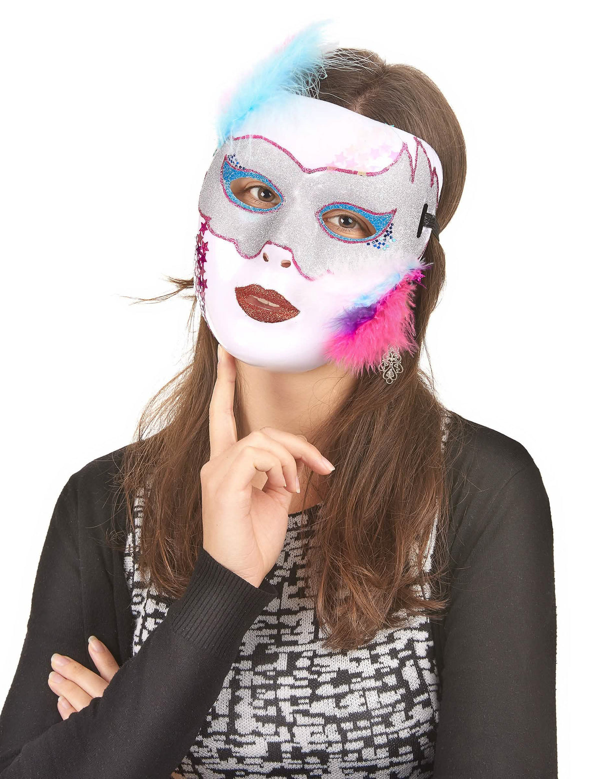 Čelný pohľad na lesklú bielu masku