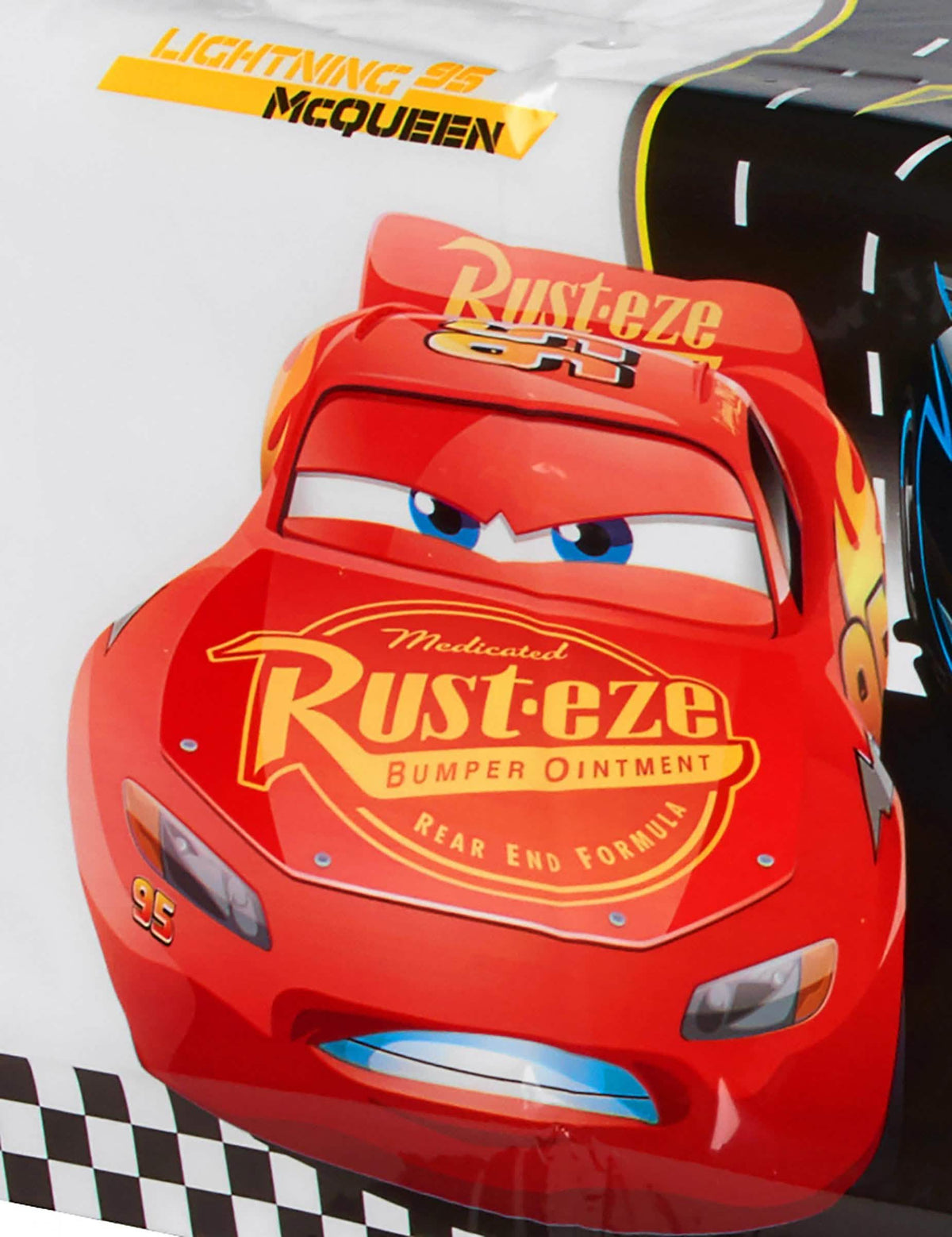 Detail na Flasha McQueena z obrusu s autodráhou Cars 3