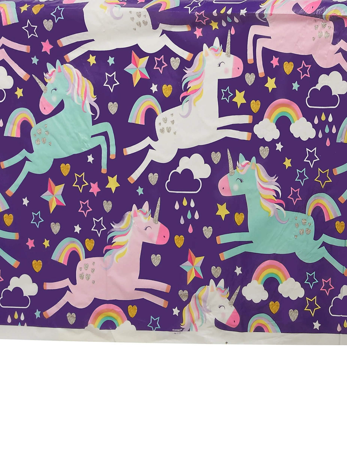 Detail motívov jednorožce a dúhy na plastovom obruse licorne party