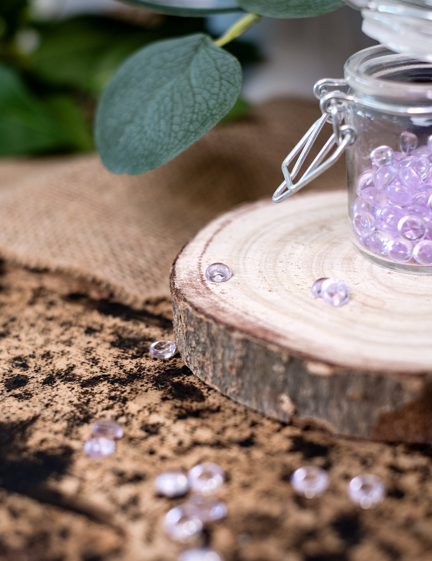 50g korálky s efektom fialovej kvapky dažďa na dekoráciu stola