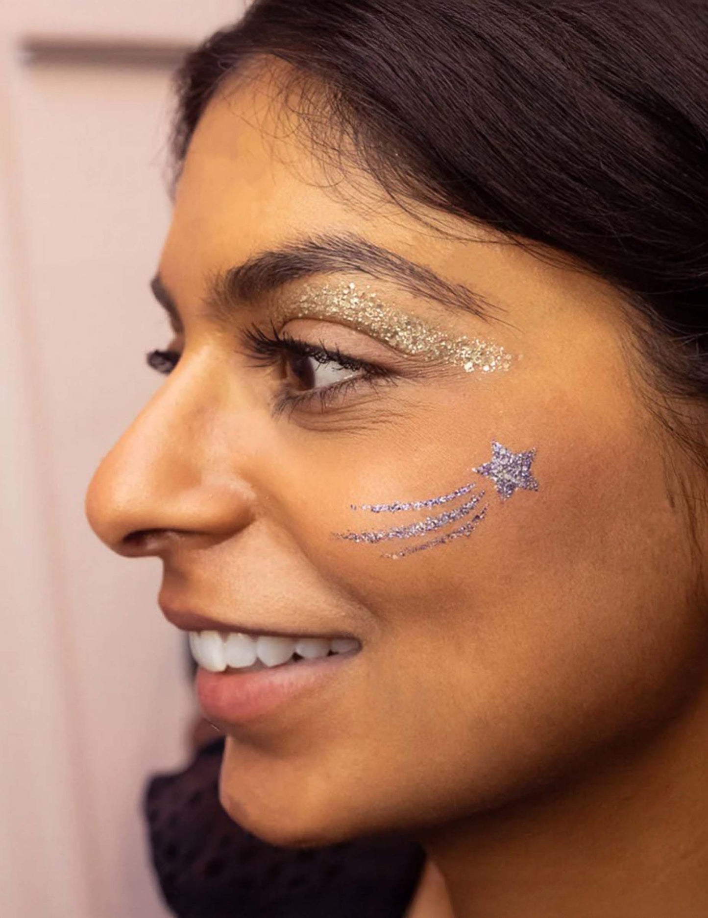 Opakovane použiteľná make -up šablón