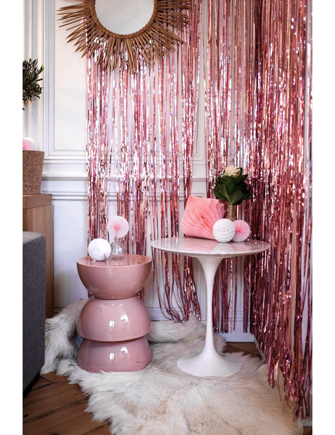 Mise en situation du rideau scintillant à franges pour fête rose gold