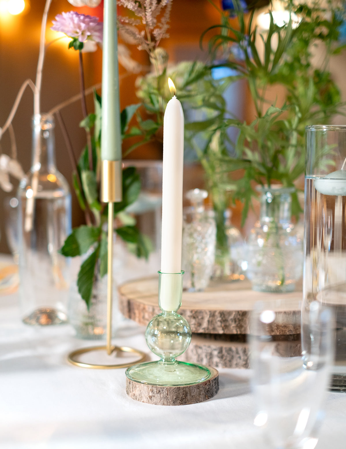 Support de bougeoir en verre du rondin de bois naturel pour décoration de mariage