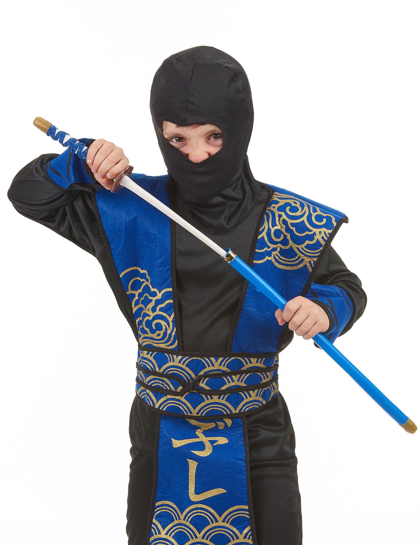 Mise en situation du sabre de ninja pour enfant bleu en plastique
