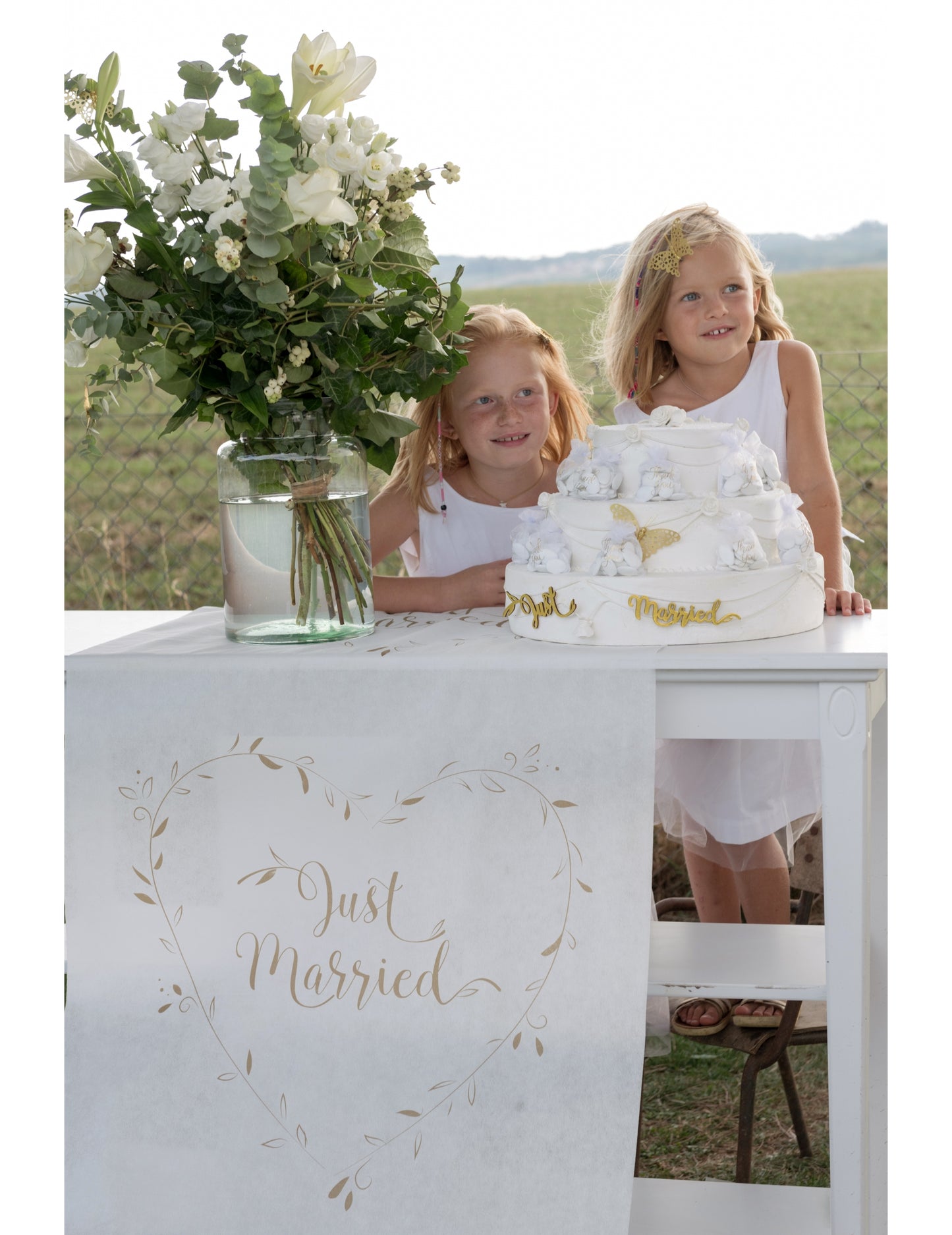 Práve sa oženil s bielym a zlatým obradom koberec 10 m x 75 cm