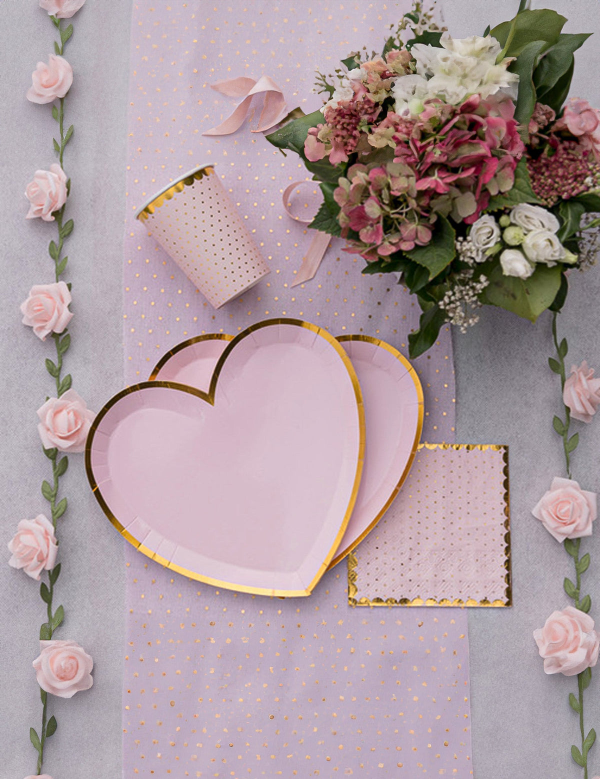 Assiettes en carton cœur rose et or