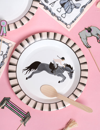 10 kartónových tanierov s jazdeckou tematikou 22,5 cm ružový kôň