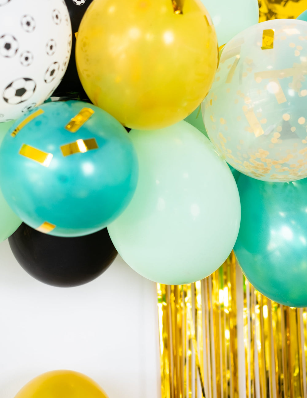 Gros plan du ballon en latex pastel pour décoration menthe