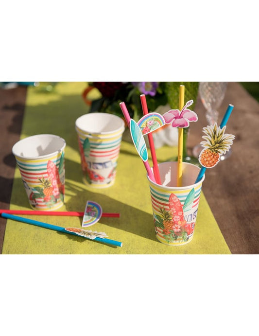 Mise en situation avec pailles décoratives du gobelet en carton Aloha