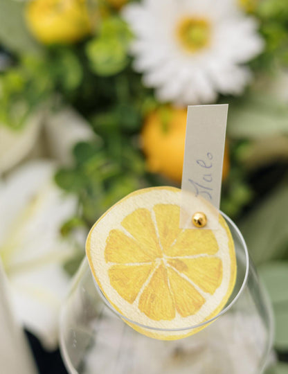 10 žltých papierových kartičiek v tvare plátkov citróna