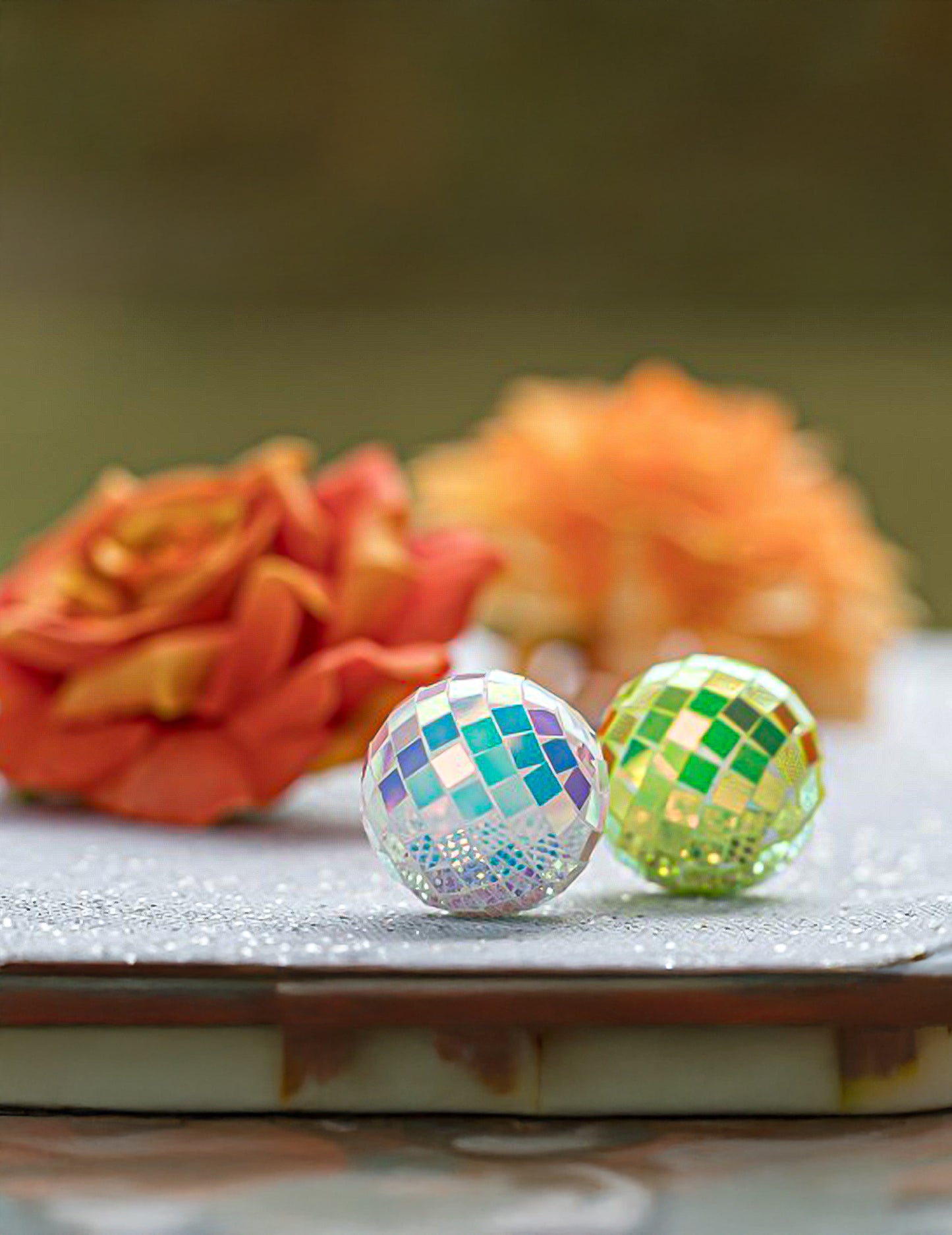 10 mini dúhových viacfarebných disco gúľ 4 cm