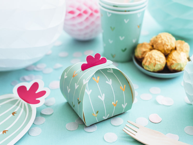 Mise en situation de la boîte en carton cactus pour fête