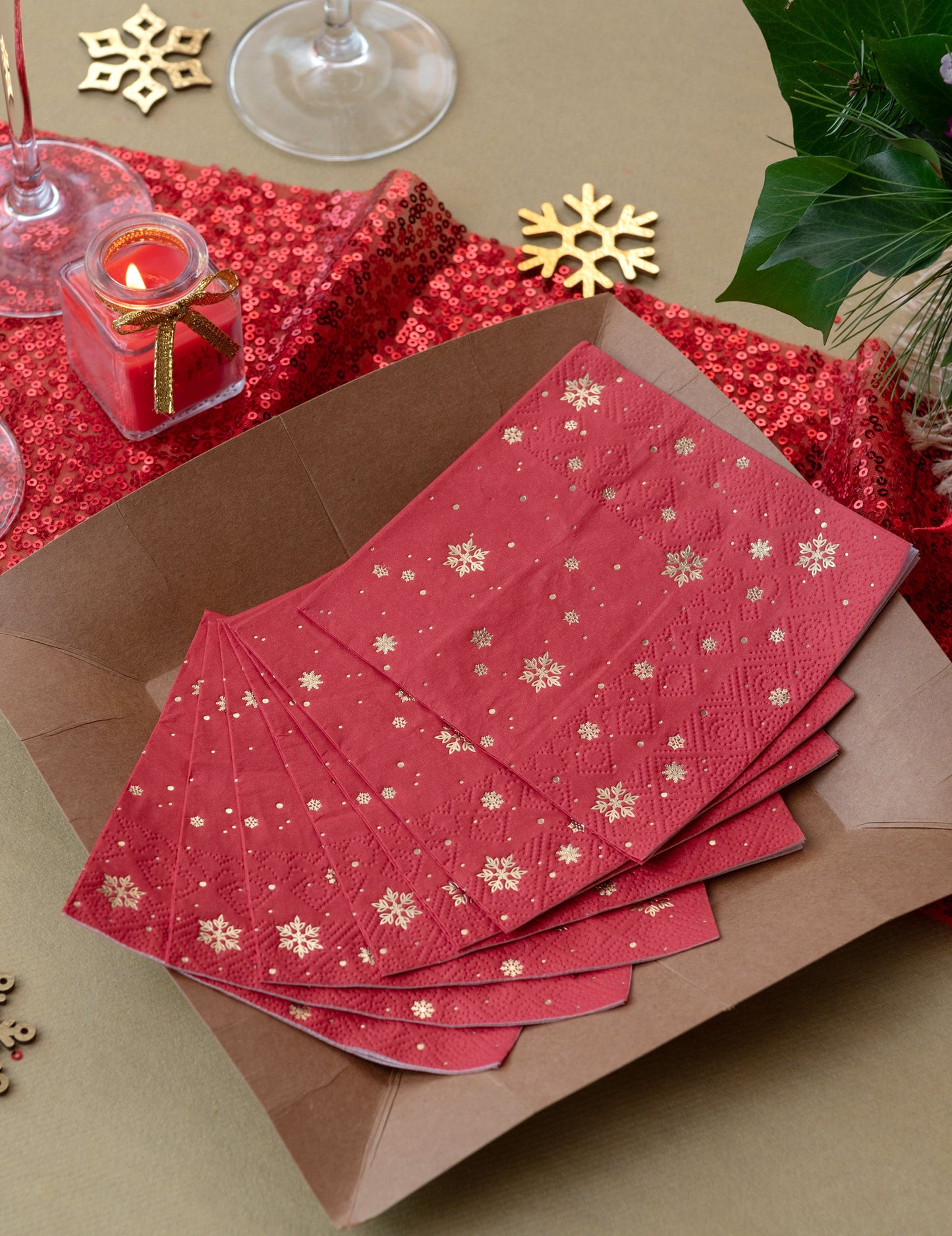 10 malých červených papierových obrúskov so zlatými vločkami, 25 x 25 cm cm Vianoce