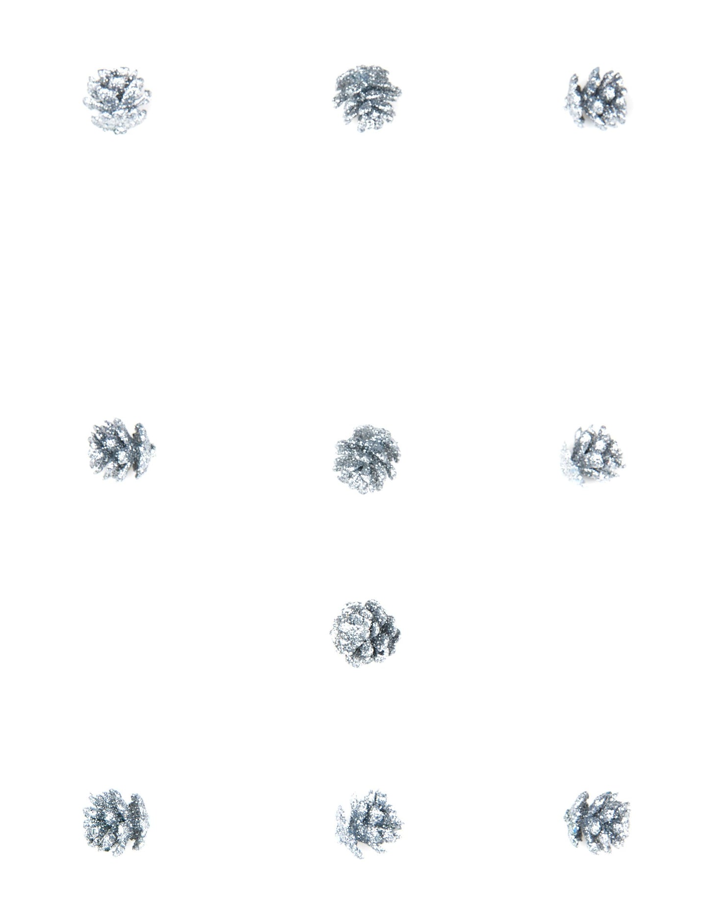 10 mini strieborných trblietavých šišiek 2 cm na Vianoce 