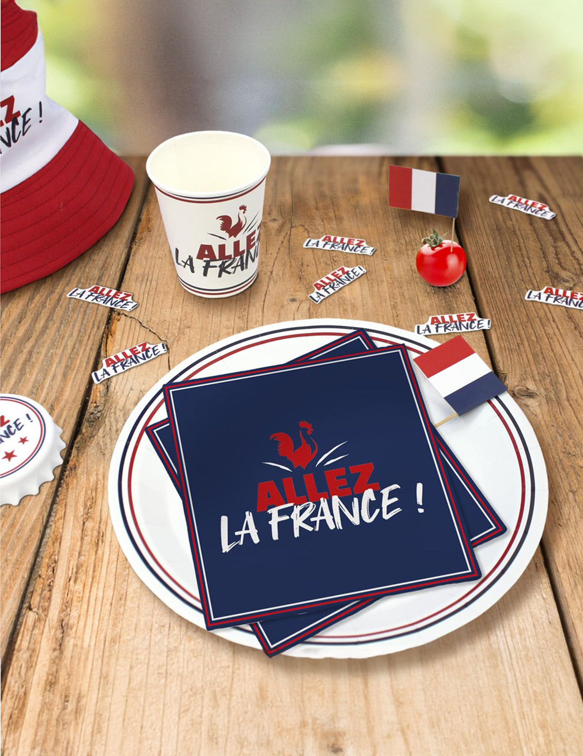 Mise en situation sur une table des serviettes en papier Allez la France