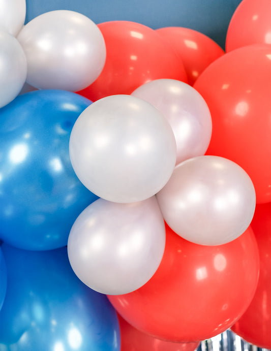 Gros plan sur l'assortiment de couleurs des mini ballons latex pour décoration fête