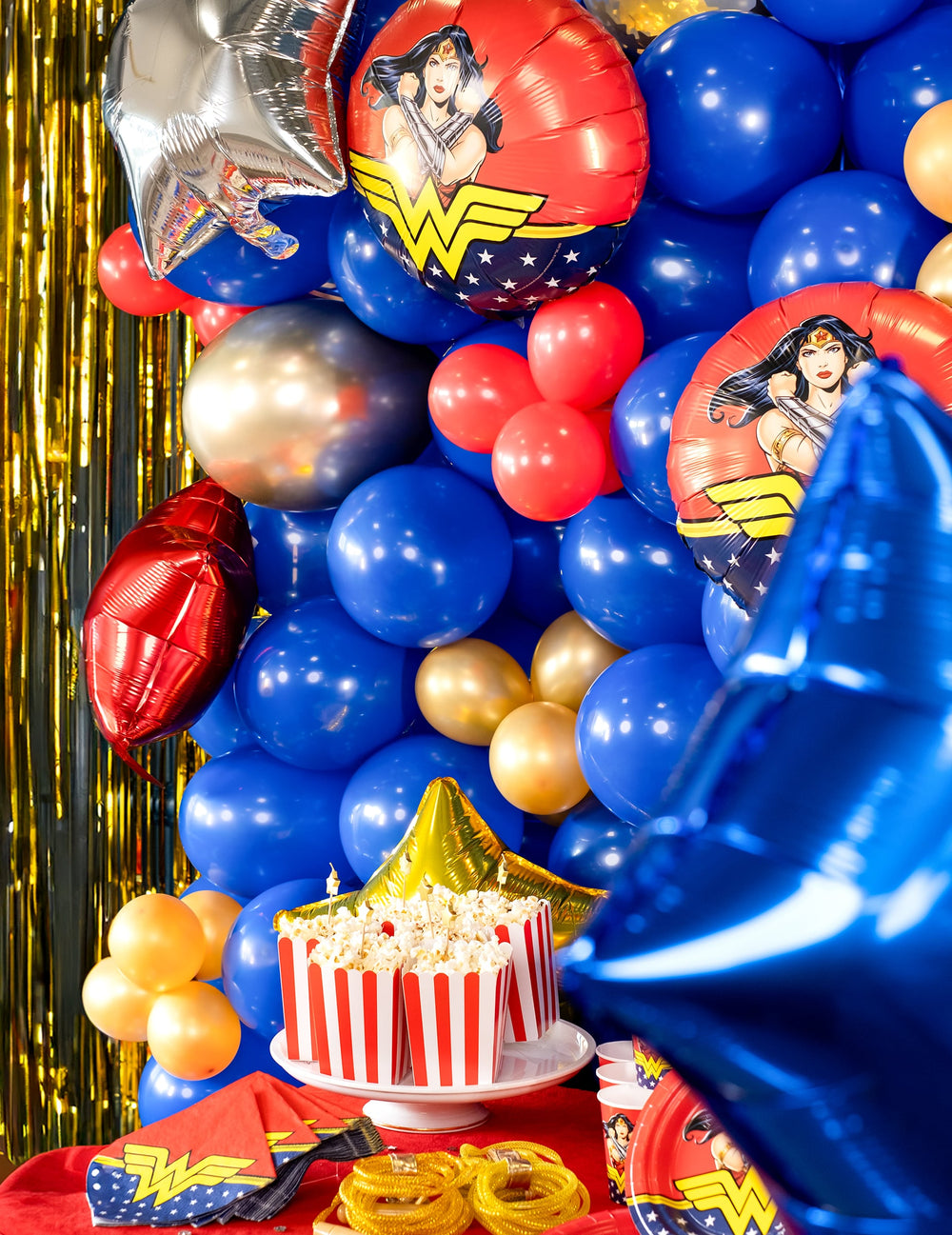 Mise en situation décorative des mini ballons latex métallisés pour arche dorés