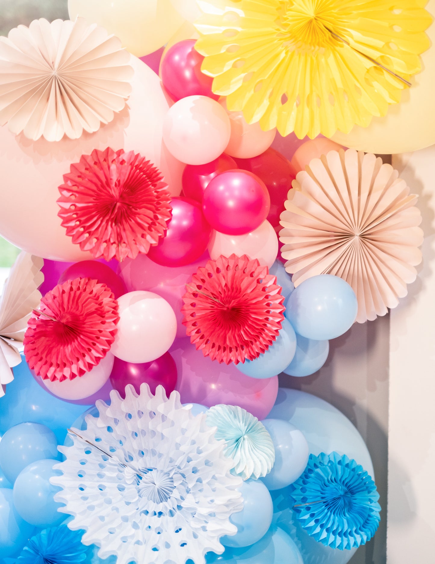 100 mini pastelovo ružových latexových balónov 13 cm pre oblúk a dekoráciu