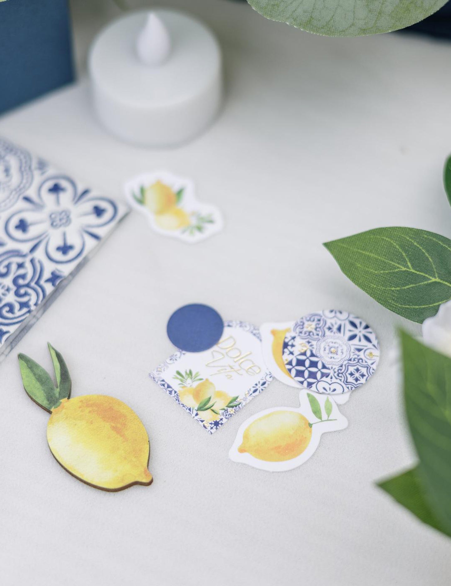 12 konfiet v tvare citróna, žlté a zelené drevo, dekorácia na stôl