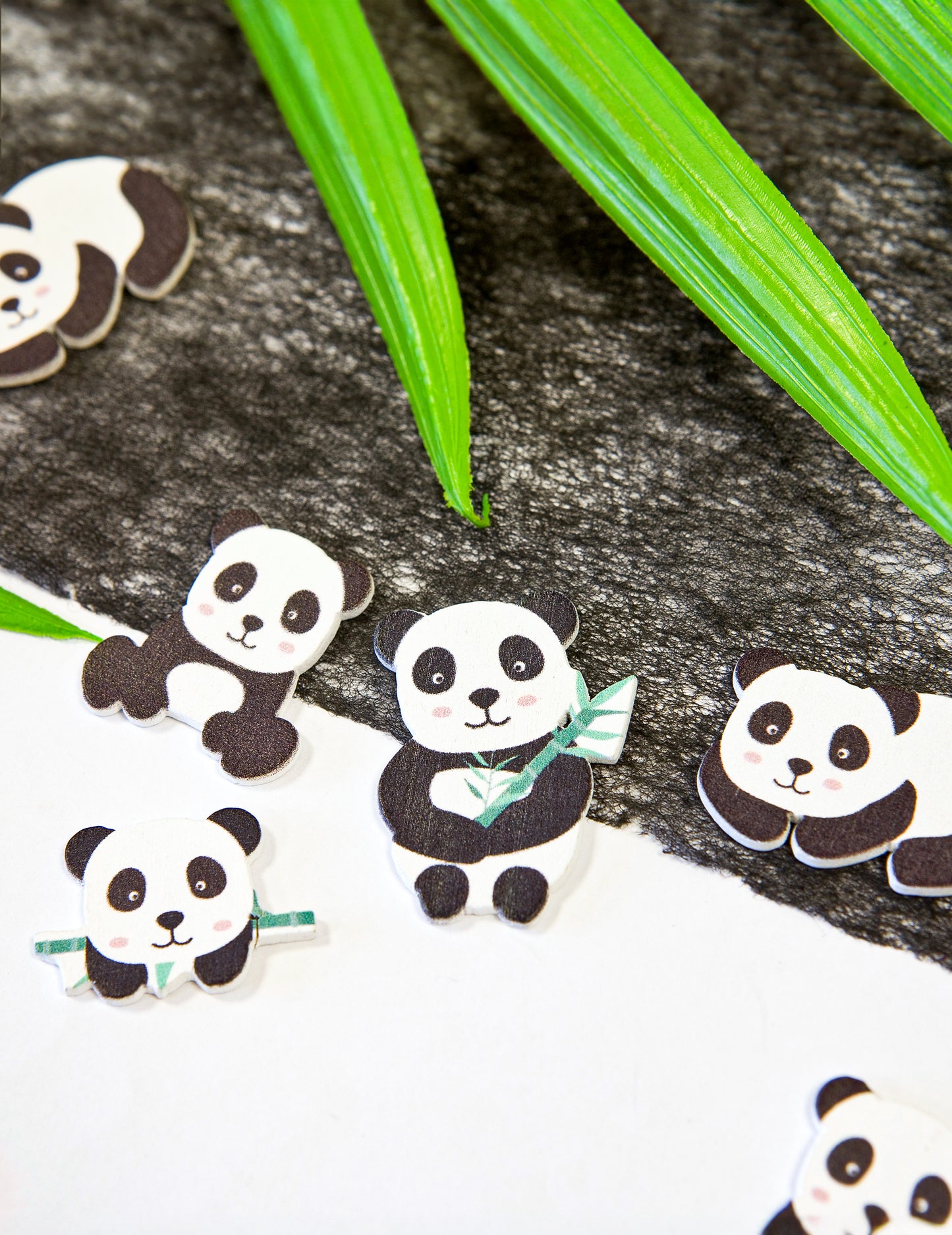 12 drevených konfiet v tvare pandy (približne 3) cm dekorácia stola