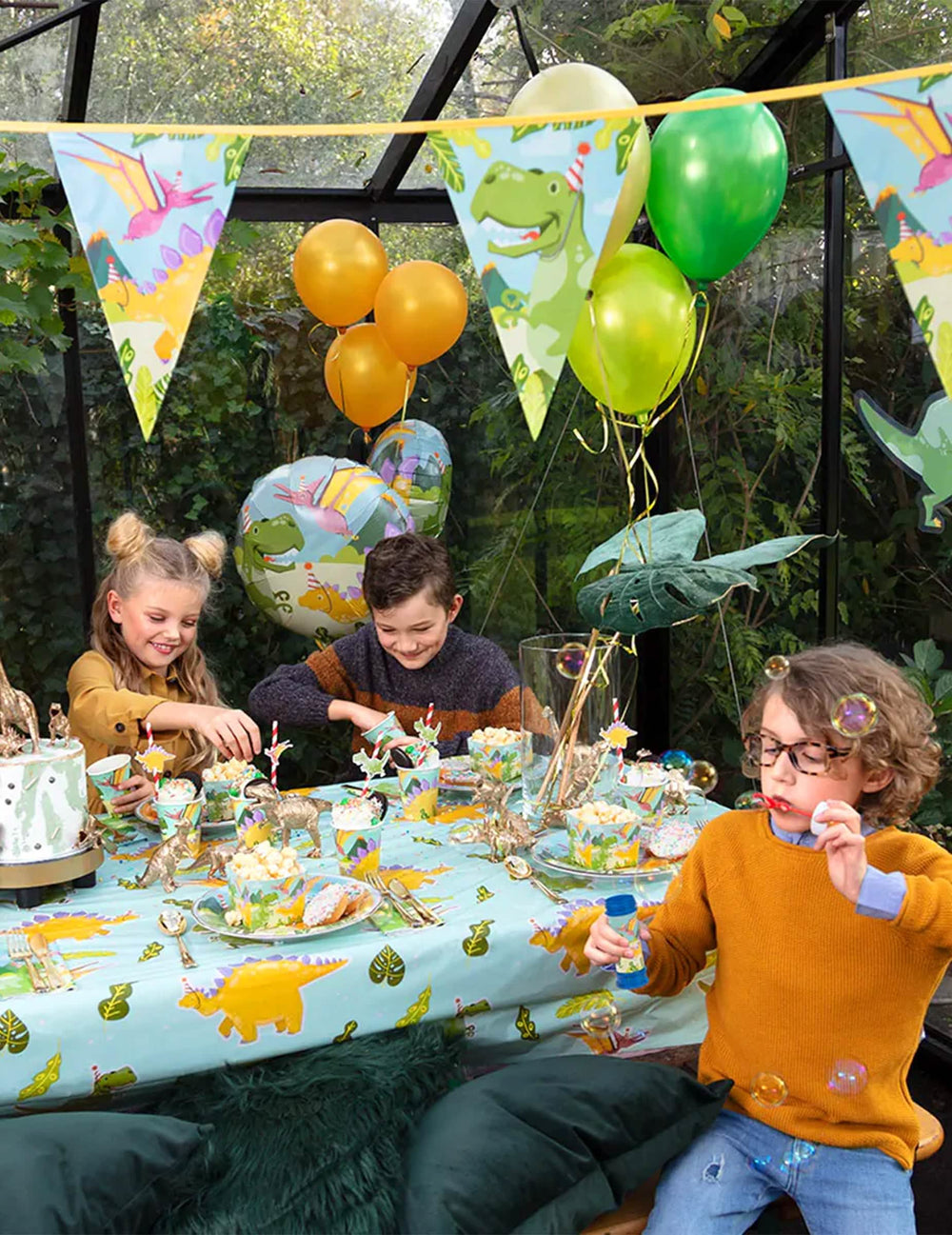 Umiestnenie na narodeninový stôl papierové obrúsky Dino Party