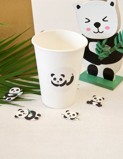 Exemple d'utilisation sur un gobelet du stickers autocollants ronds panda