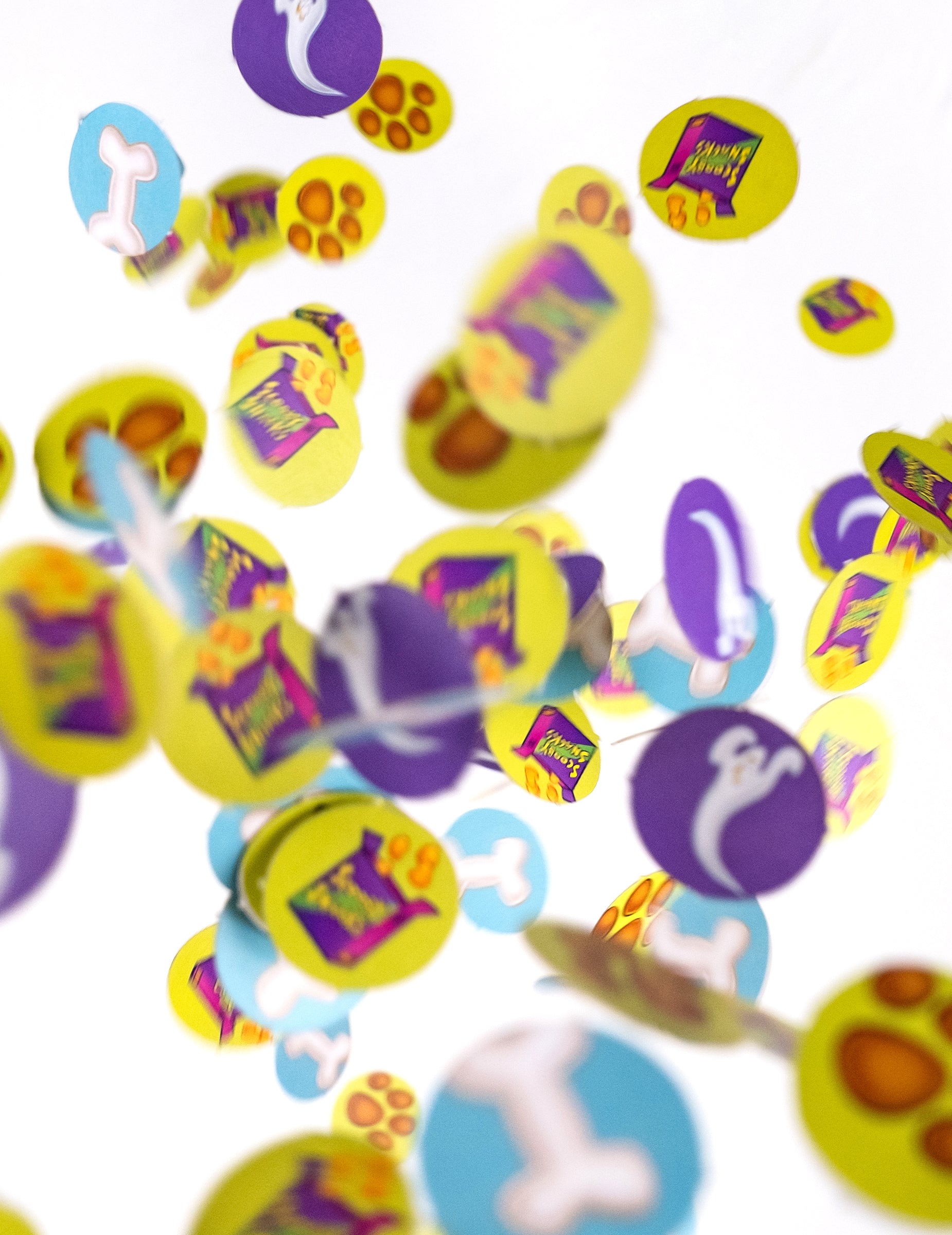 Mise en situation de chute des confettis Scooby-Doo pour fête