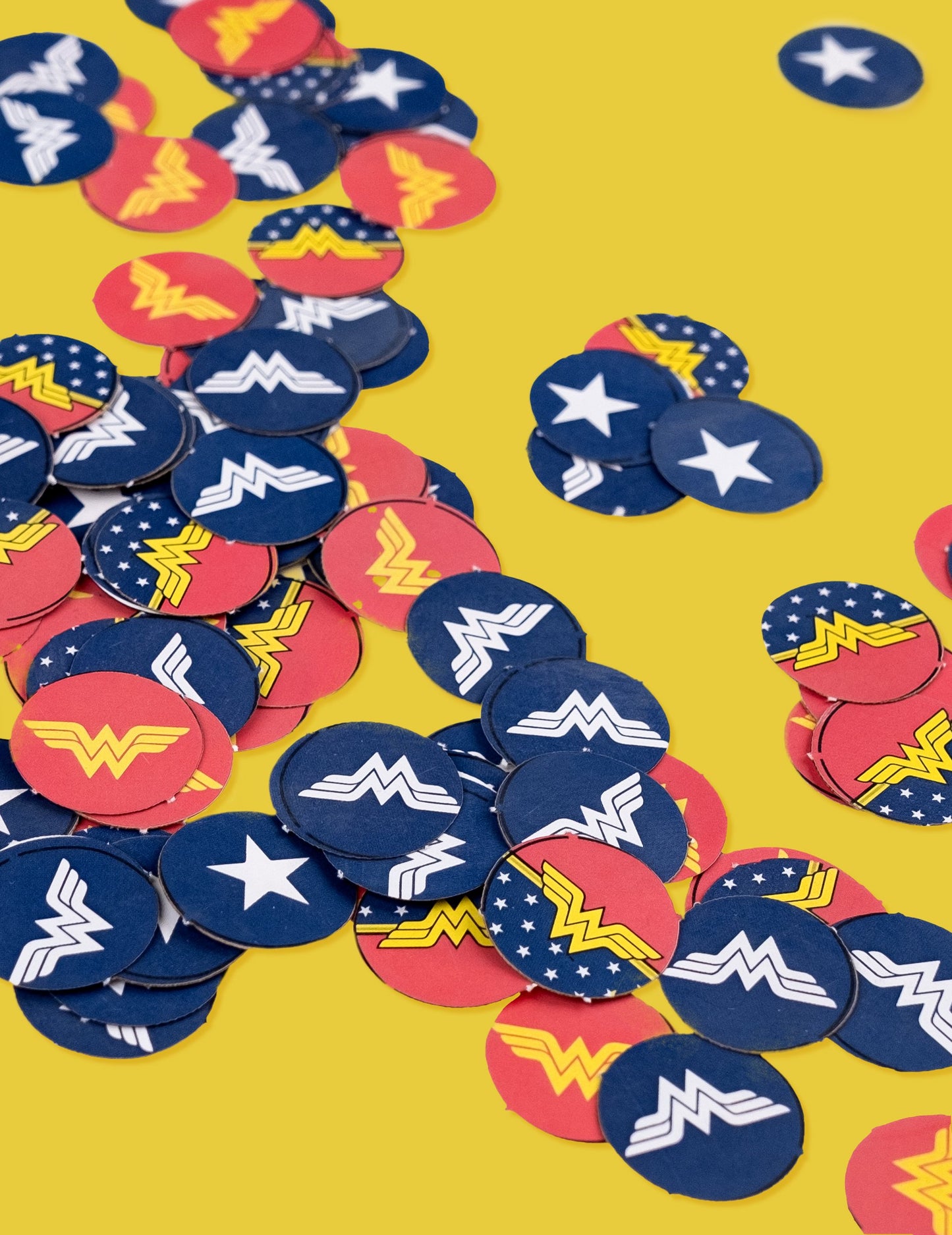 160 konfiet Wonder Woman™ 2 cm