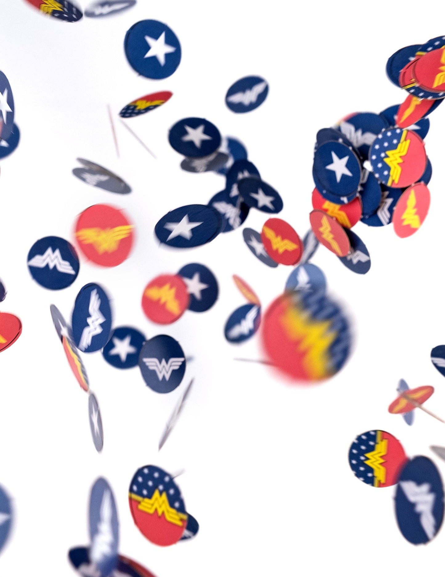 160 konfiet Wonder Woman™ 2 cm