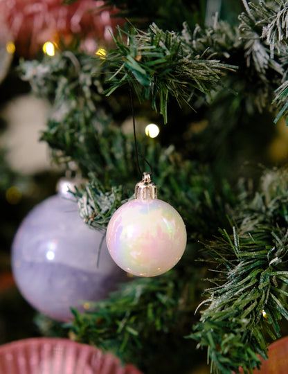 18 mini bielych vianočných ozdôb 3 cm trblietavé a matné